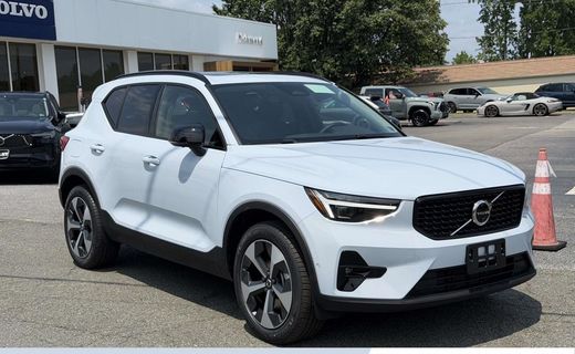 2026 Volvo XC40 Plus Dark