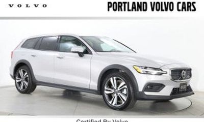 2025 Volvo V60CC Plus