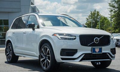 2023 Volvo XC90 Ultimate Dark