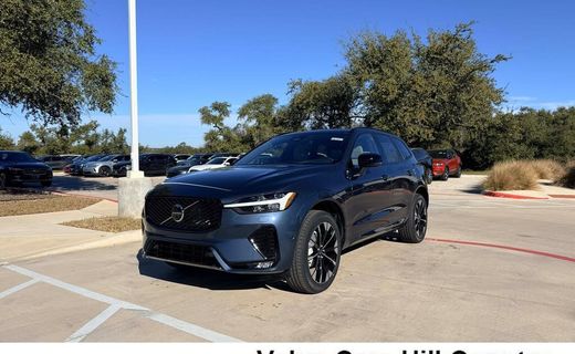 2026 Volvo XC60 Plus Dark