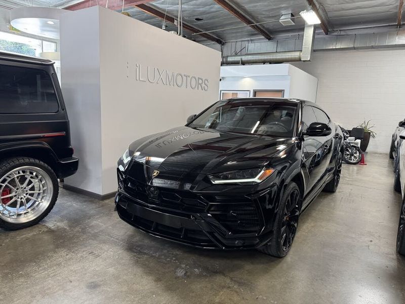 2020 Lamborghini URUS — a typically priced live listing