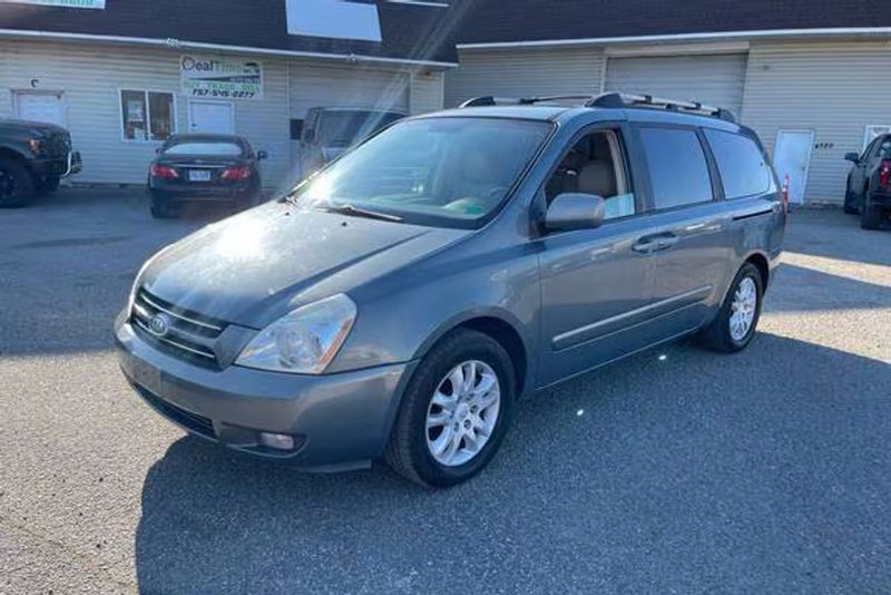 2007 Kia Sedona — a typically priced live listing