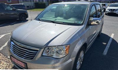 2013 Chrysler Town AND Country