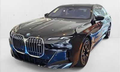 2025 BMW I7 M70