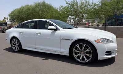 2015 Jaguar XJ Base