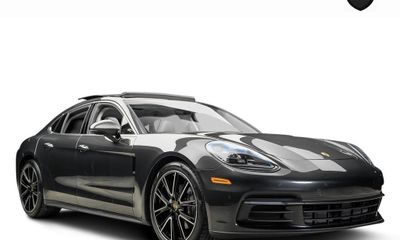 2018 Porsche Panamera Base 4