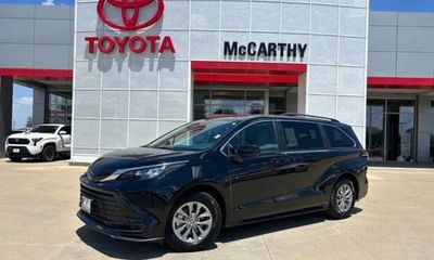 2025 Toyota Sienna LE