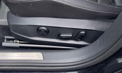 2016 Volkswagen Golf R Base W DCC