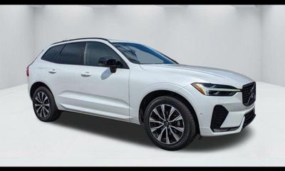 2023 Volvo XC60 Plus Dark