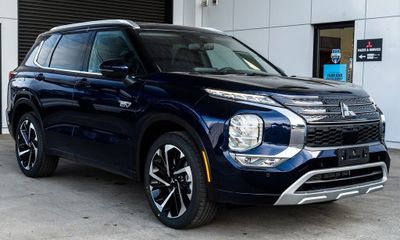 2025 Mitsubishi Outlander SEL Platinum Edition