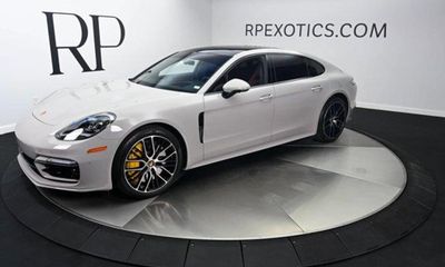 2023 Porsche Panamera Turbo S Executive