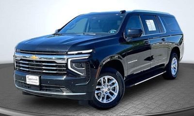 2025 Chevrolet Suburban LT