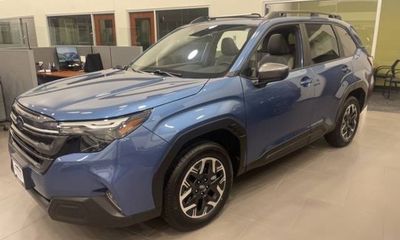 2025 Subaru Forester Premium Base