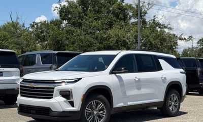 2026 Chevrolet Traverse LT
