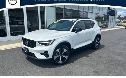 2025 Volvo XC40 Plus Dark