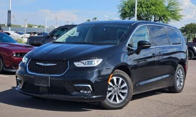 2024 Chrysler Pacifica Select