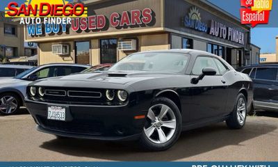 2015 Dodge Challenger SXT