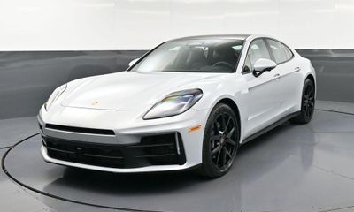 2026 Porsche Panamera 4
