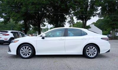 2024 Toyota Camry LE