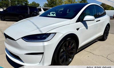 2025 Tesla Model X Plaid