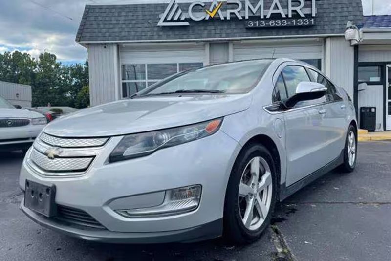 2011 Chevrolet VOLT — a typically priced live listing