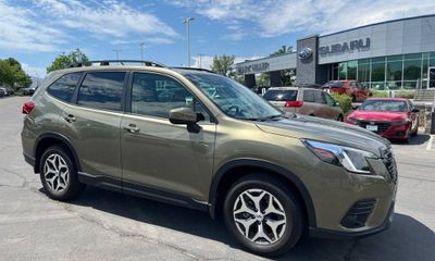 2023 Subaru Forester Premium ES Smart