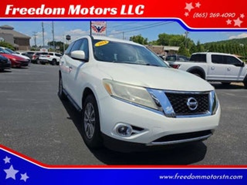 2014 Nissan Pathfinder — a typically priced live listing