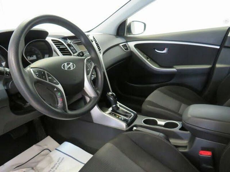 2015 Hyundai Elantra — a typically priced live listing