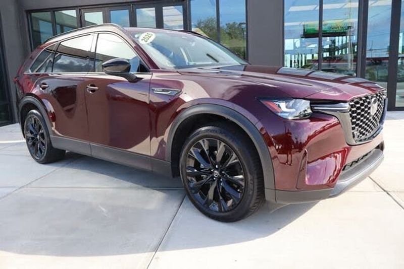 2025 Mazda CX-90 — a typically priced live listing
