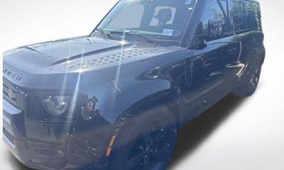 2025 Land Rover Defender 110 X Dynamic