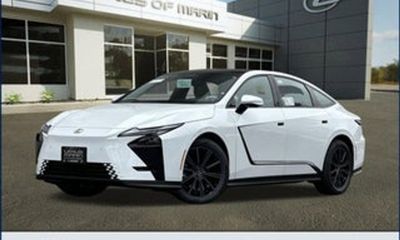 2026 Lexus ES 350e Premium