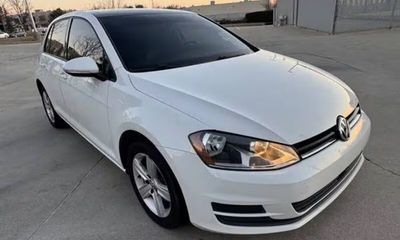 2017 Volkswagen Golf S Wolfsburg SE