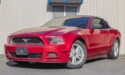2013 Ford Mustang V6 Convertible