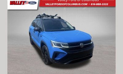 2024 Volkswagen Taos 4MOTION SE Black
