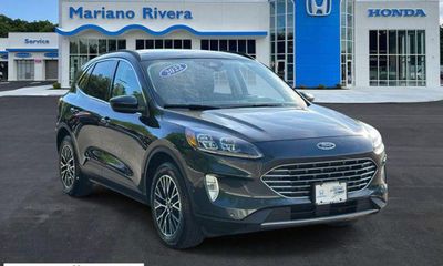 2022 Ford Escape Titanium Phev