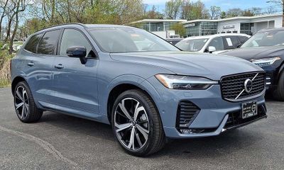 2023 Volvo XC60 Ultimate Dark