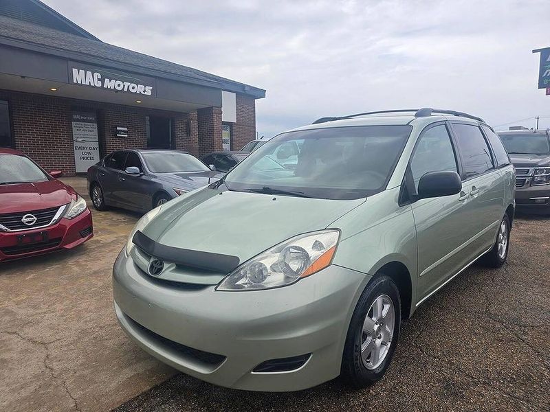 2006 Toyota Sienna — a typically priced live listing