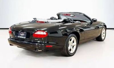 2000 Jaguar XK8