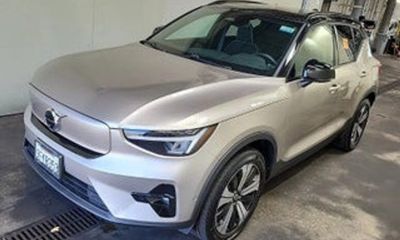 2023 Volvo XC40 Plus Dark