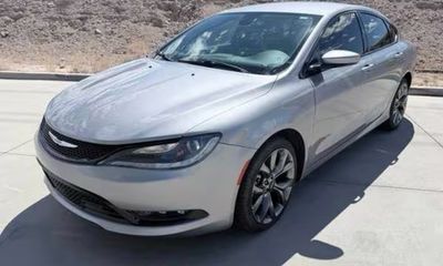 2015 Chrysler 200 200S