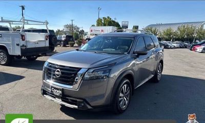 2022 Nissan Pathfinder SL