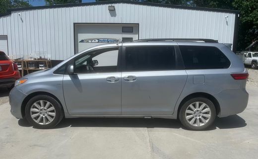 2017 Toyota Sienna LE