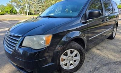 2009 Chrysler Town AND Country Touring Signature