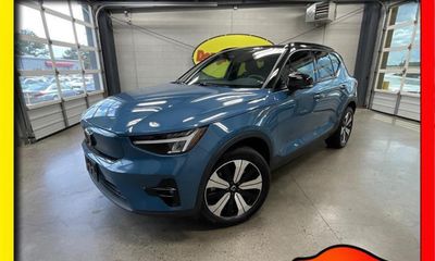 2023 Volvo XC40 Plus Dark
