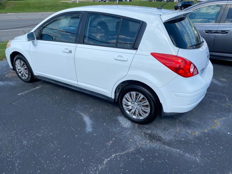 2009 Nissan Versa — a typically priced live listing