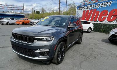 2022 Jeep Grand Cherokee Summit