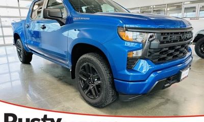 2023 Chevrolet Silverado Custom