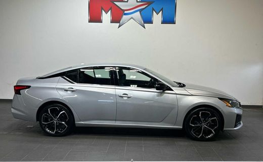 2023 Nissan Altima SR