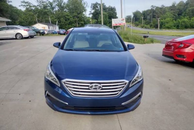 2015 Hyundai Sonata — a typically priced live listing