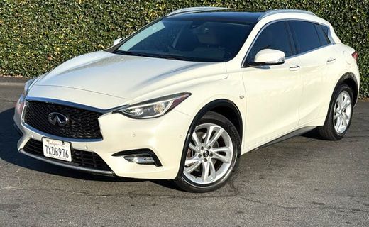 2017 Infiniti QX30 Premium